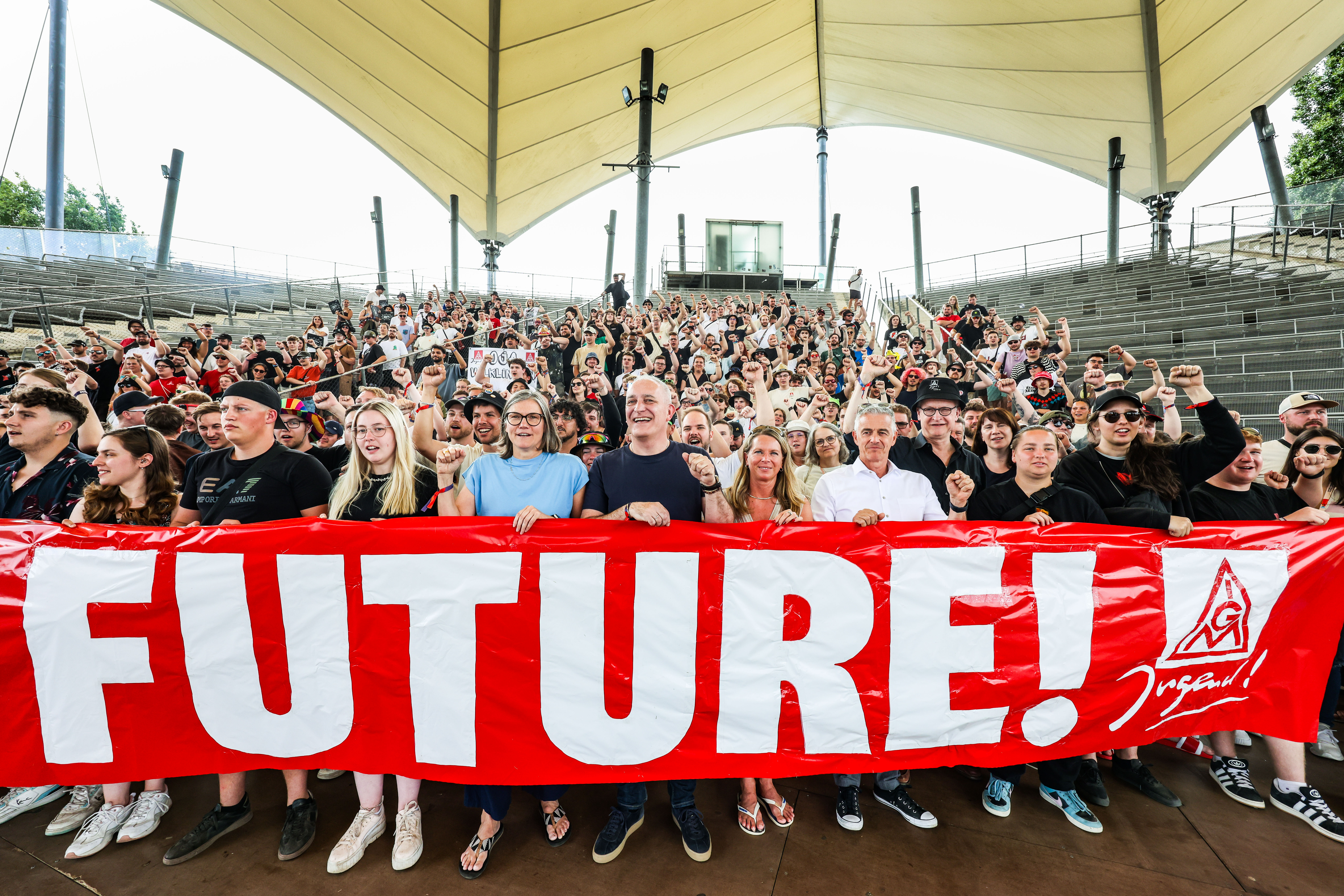 Vom 3. bis 6. Juli 2025 fand das R!sefestival der IG Metall Jugend im Elbauenpark in Magdeburg statt.